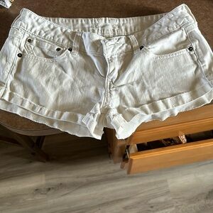 Size 9 Women’s Empyre white jean shorts
